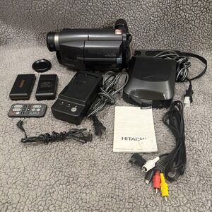 Hitachi UltraVision VM-H825LA Hi8 8mm Camcorder Remote Powers On Untested Kit